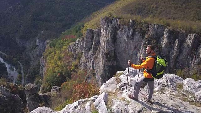 探险者登山，4k无人机视频视频素材