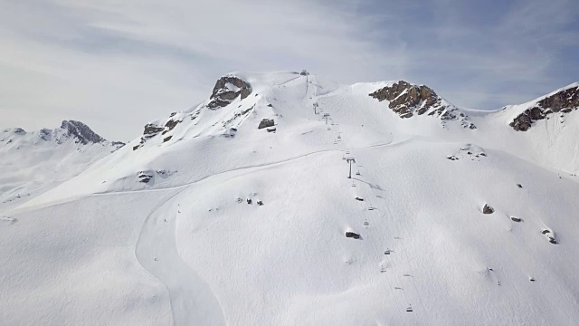 鸟瞰图的Flumserberg滑雪胜地瑞士视频素材