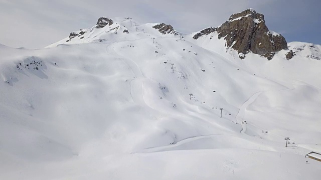 鸟瞰图的Flumserberg滑雪胜地瑞士视频素材