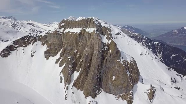 鸟瞰图的Flumserberg滑雪胜地瑞士视频素材