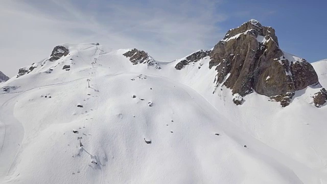 鸟瞰图的Flumserberg滑雪胜地瑞士视频素材