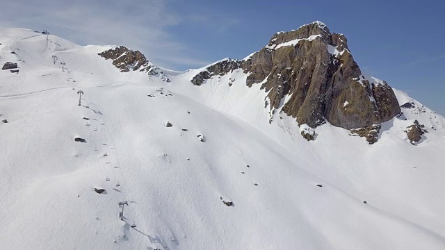 鸟瞰图的Flumserberg滑雪胜地瑞士视频素材