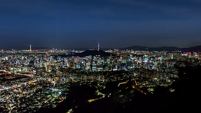 首尔市区夜景和北首尔塔(著名的旅游景点)地区在白天在首尔视频素材