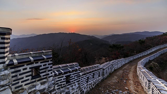 位于京畿道城南的南山城要塞(联合国教科文组织世界遗产)视频素材