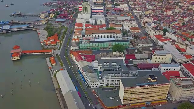 鸟瞰图乔治镇，槟城遗产位于马来西亚半岛西北海岸视频素材