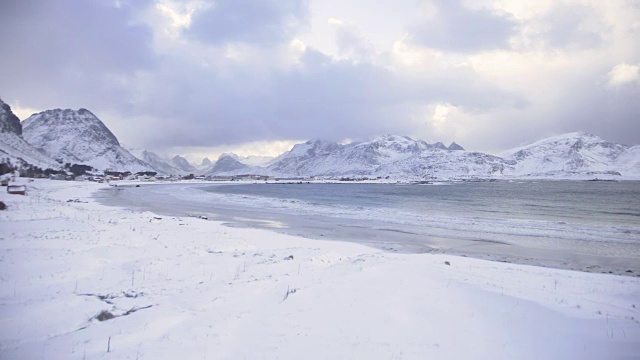 罗弗敦群岛。雪滩全景图视频下载