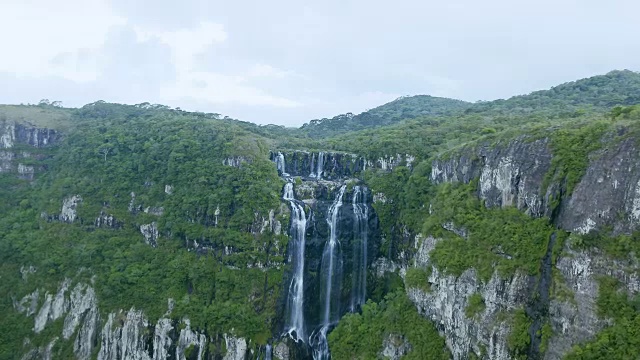 Itaimbezinho峡谷瀑布Cambará do Sul, RS，巴西视频素材