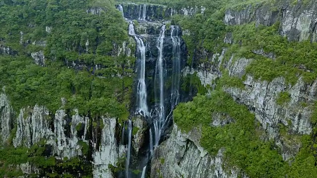 Itaimbezinho峡谷瀑布Cambará do Sul, RS，巴西视频素材