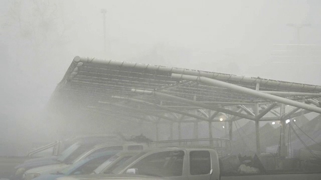 停车场有暴雨视频素材