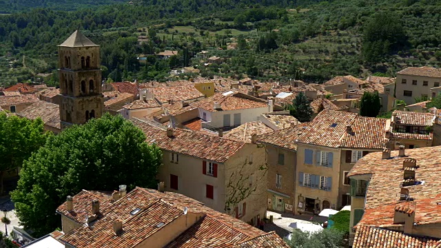 老城的屋顶和钟楼全景。Moustiers-Sainte-Marie，法国，4K超高清视频素材