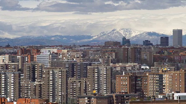 马德里全景，背景雪山视频素材