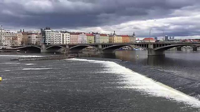 布拉格的吉拉塞克大桥全景。视频素材