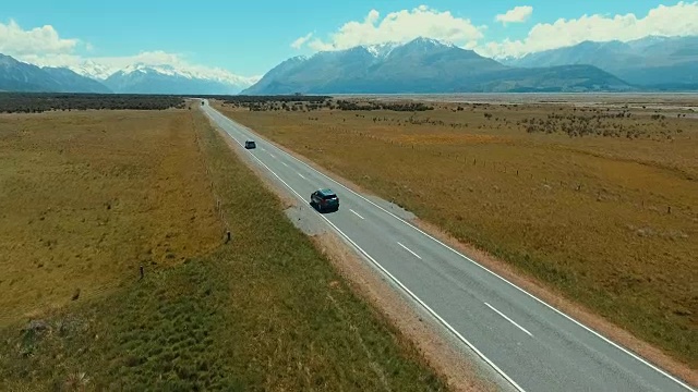 鸟瞰图驾驶在乡村道路视频素材