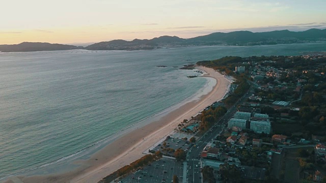 西塞斯群岛日落无人机4k空中景观海洋海岸海滩视频素材