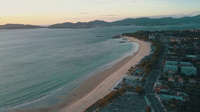 西塞斯群岛日落无人机4k空中景观海洋海岸海滩视频素材