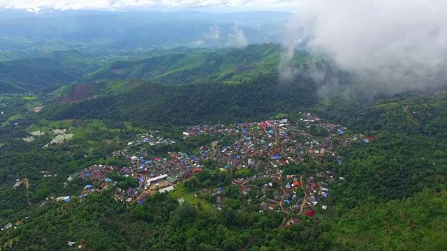 鸟瞰泰国北部的山谷视频素材