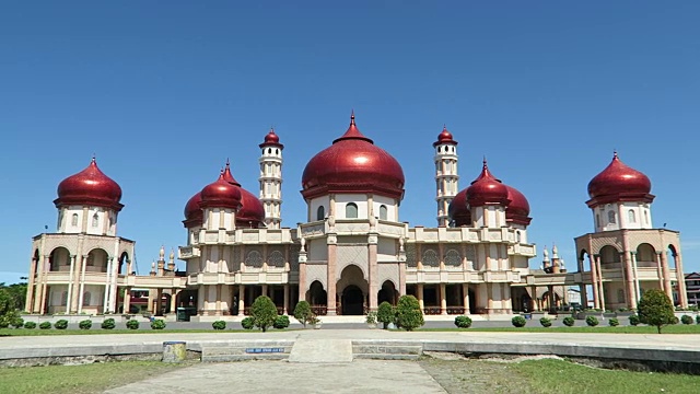 印度尼西亚Meulaboh市的Baitul Makmur大清真寺视频素材