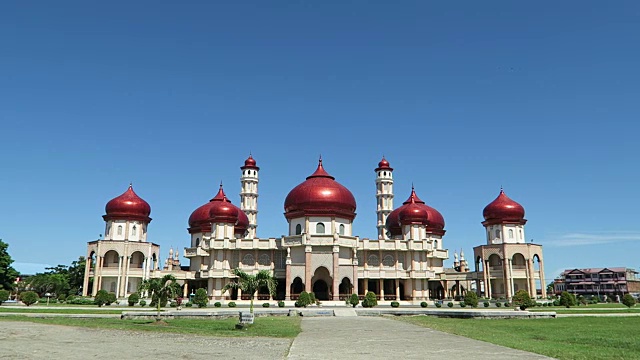 印度尼西亚Meulaboh市的Baitul Makmur大清真寺视频素材