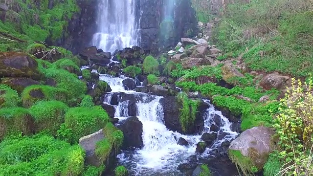 瀑布和火山环境视频下载