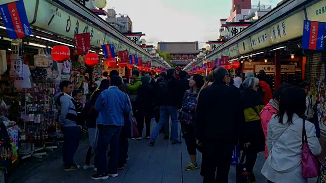 日本浅草，仲见世街和Hozomon门的夜晚。视频素材