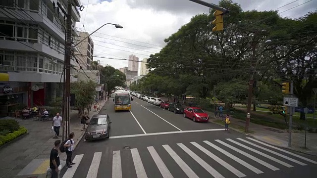 巴西南部阿雷格里港的城市街道视频素材