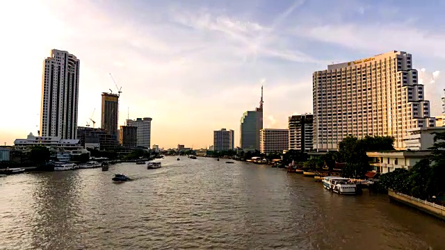 夕阳下的曼谷市区与湄南河视频素材