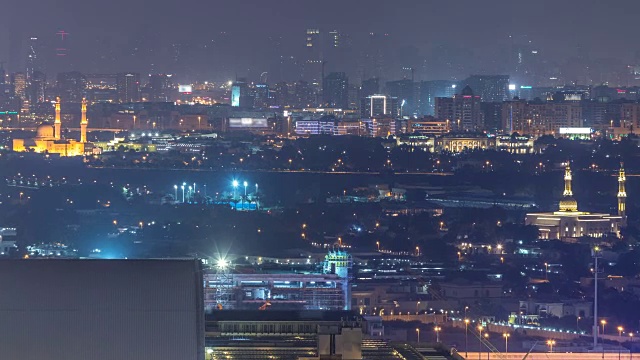 阿联酋迪拜德拉和沙迦地区的天际线夜景视频素材