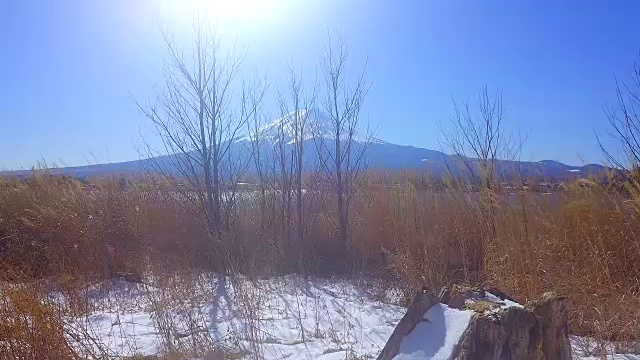 富士火山位于日本美丽的冬季视频素材