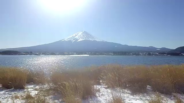 富士火山位于日本美丽的冬季视频素材