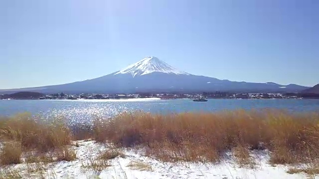 富士火山位于日本美丽的冬季视频素材