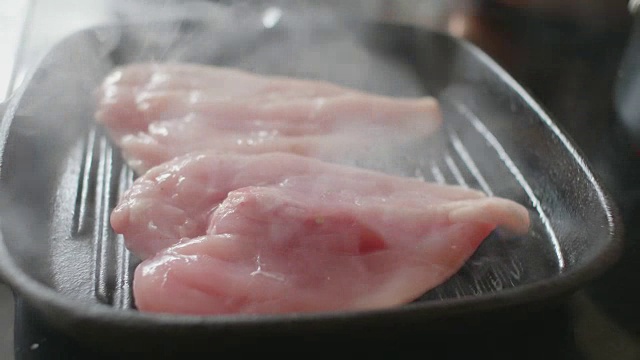 烧烤鸡胸肉视频素材