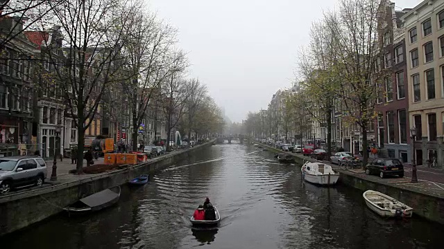 阿姆斯特丹夜市，荷兰与阿姆斯特尔河视频素材