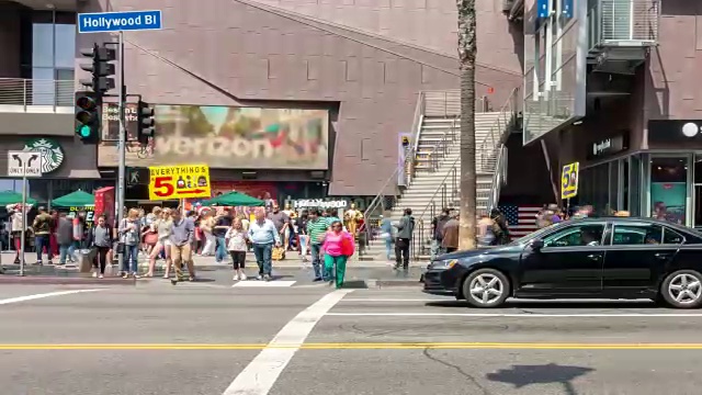 在美国加州洛杉矶好莱坞的行人游客视频素材