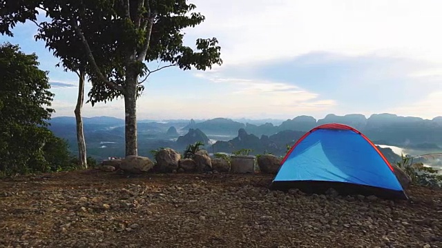 在森林山露营。视频素材