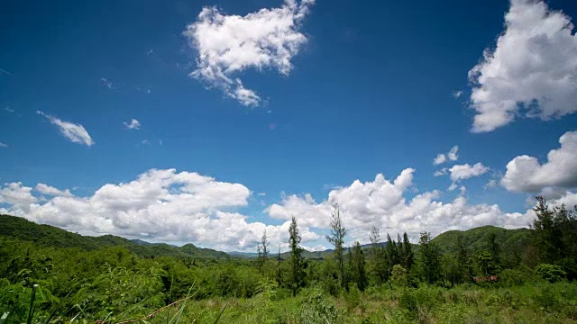 蓝天白云飘过树和山视频素材