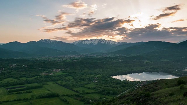 时光流逝云景，夏日阿尔卑斯山视频素材