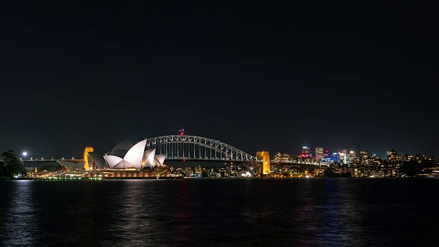 澳大利亚悉尼的海港大桥和歌剧院夜景视频素材