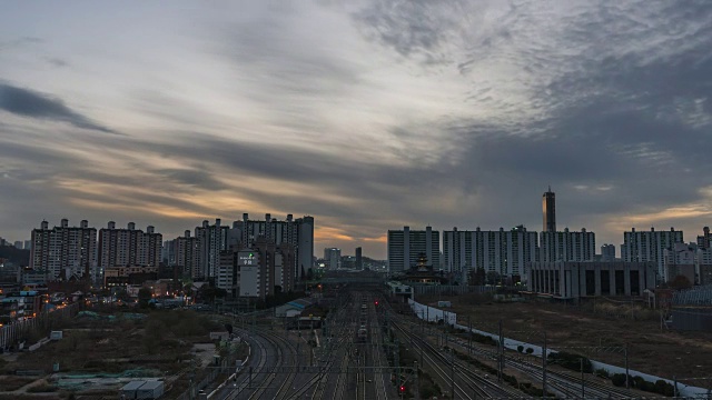 夕阳下的城市视频素材