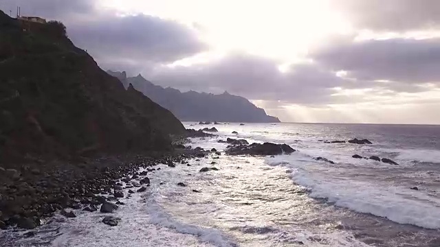 美丽的日落，特内里费岛的空中全景视频下载