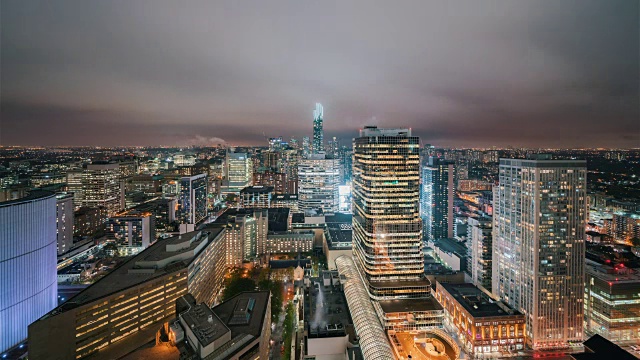 多伦多，加拿大，Timelapse -从伊顿中心的屋顶在晚上的多伦多视频素材