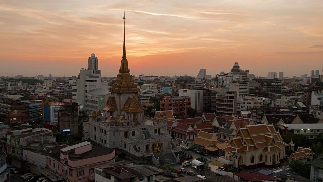 4k时间从白天到夜晚:泰国曼谷的特里特寺视频素材