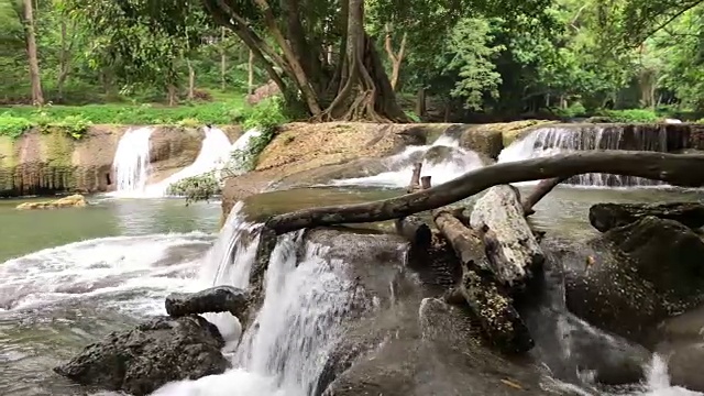 瀑布雨季视频素材