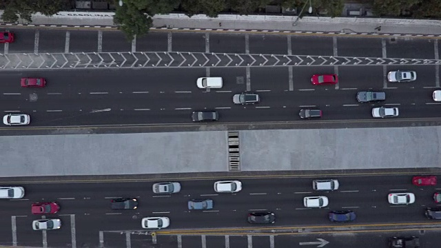 墨西哥城高速公路上的空中交通繁忙视频素材