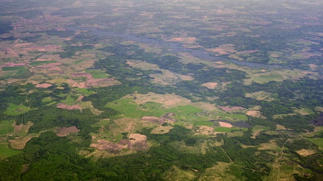 从高空俯瞰地球。田野和森林视频素材