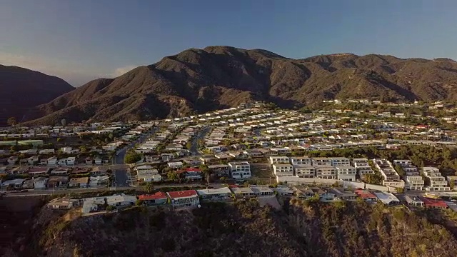 航拍:马里布山的海景住宅视频素材