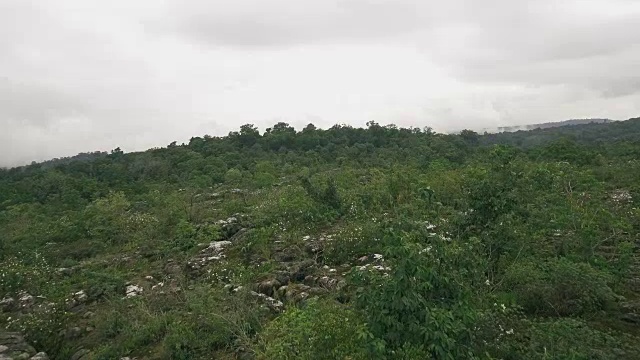 岩石花园在山顶架空视频素材