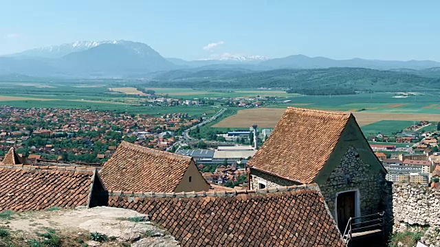 美丽的景色从Rasnov Citadel，罗马尼亚，淘金视频素材