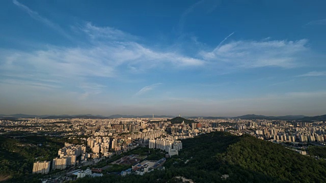 南山和首尔市中心从白天到晚上的景色视频素材