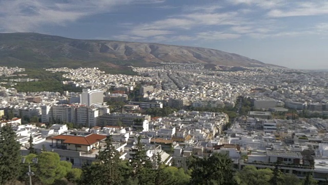 从希腊雅典的利卡贝图斯山(Mount Lycabettus)向雅典卫城的全景拍摄视频素材