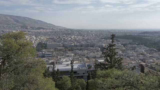 从希腊雅典的利卡贝图斯山(Mount Lycabettus)向雅典卫城的全景拍摄视频素材